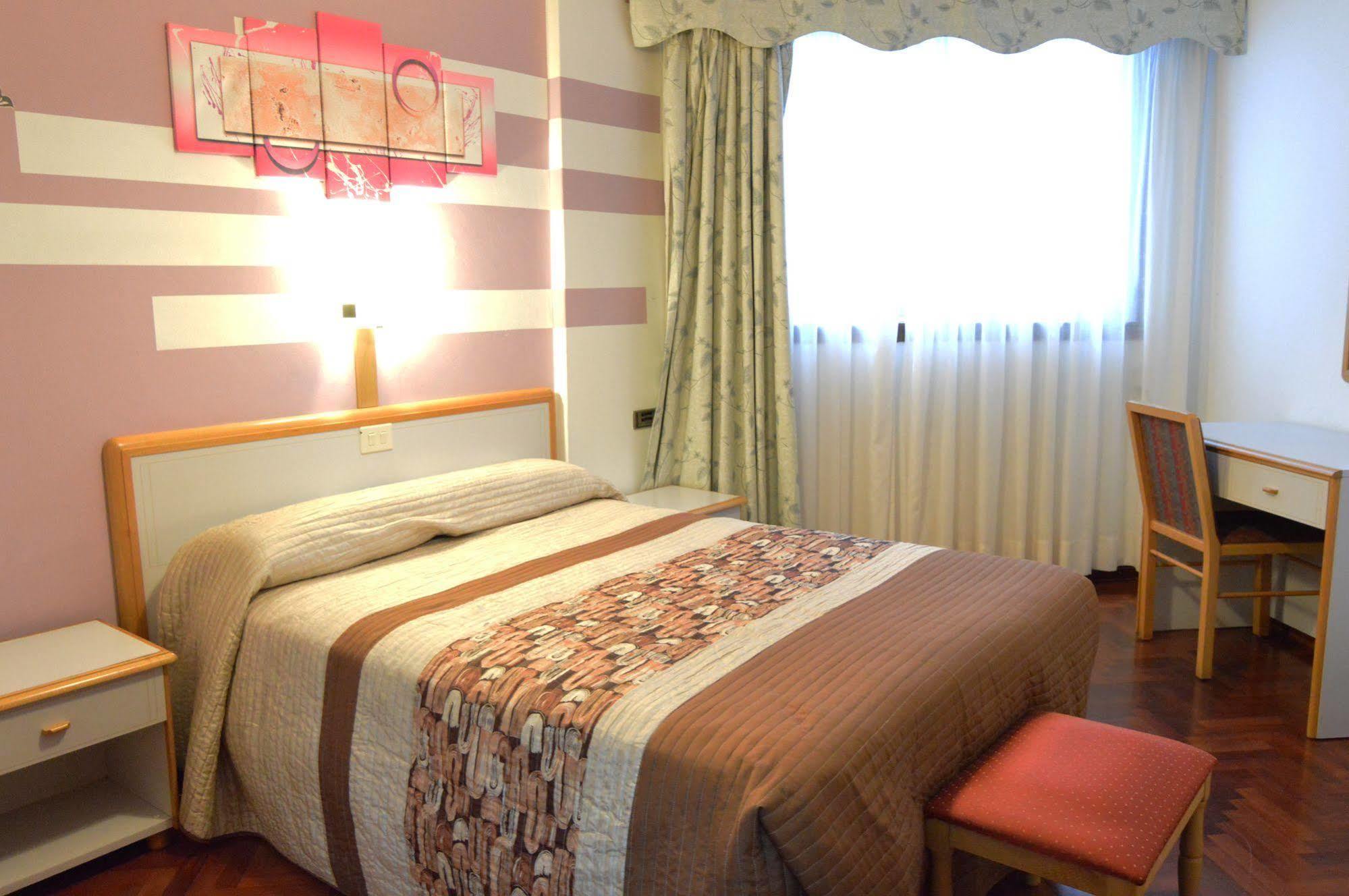 Hotel Cristal 1 A Coruna Ngoại thất bức ảnh